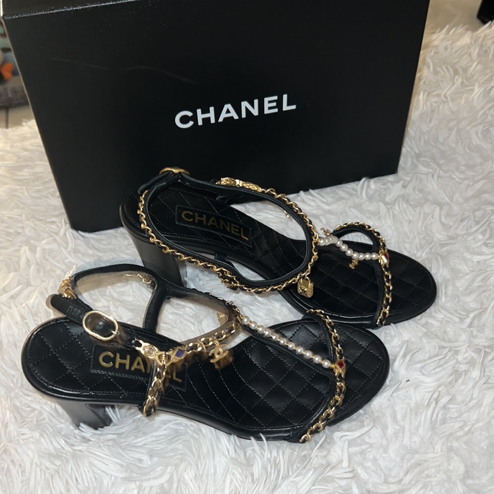 CHANEL New Interlocking Black T-strap Sandals - Picture 9 of 13